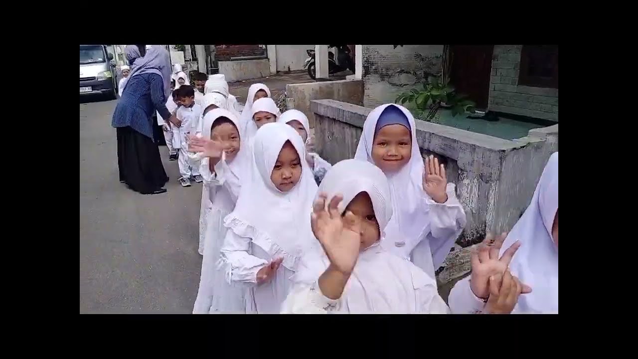 Cinta berbagi full activity #berbagi bingkisan untuk masyarakat sekitar