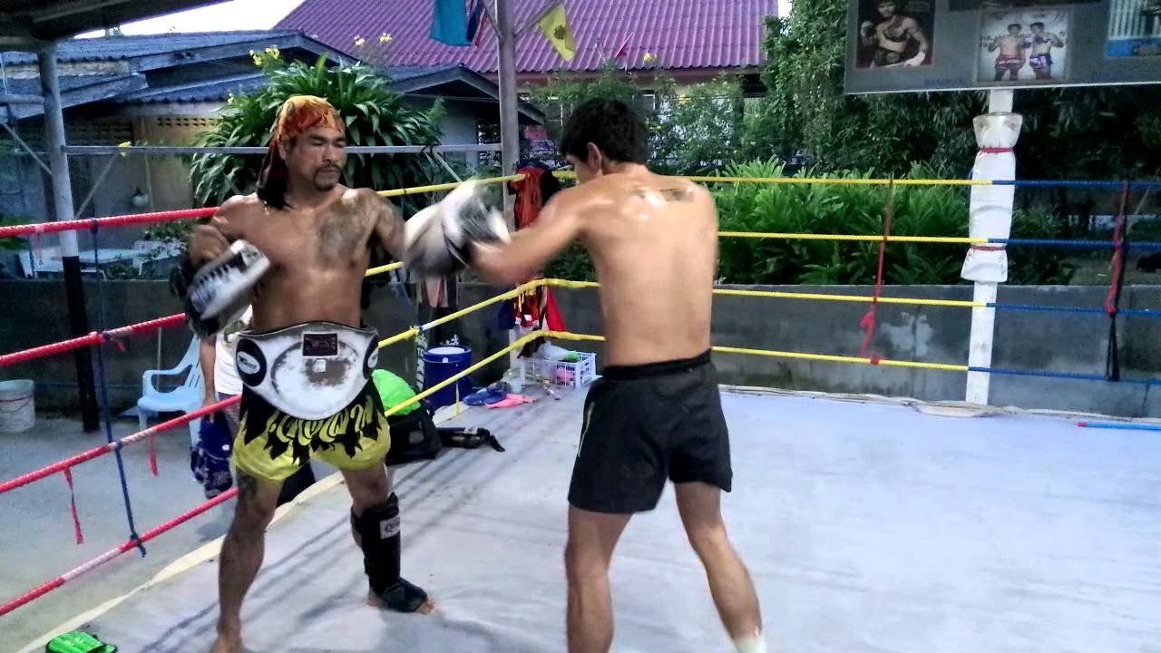 Petch-tho sitjaopho pad work at Sitjaopho muaythai