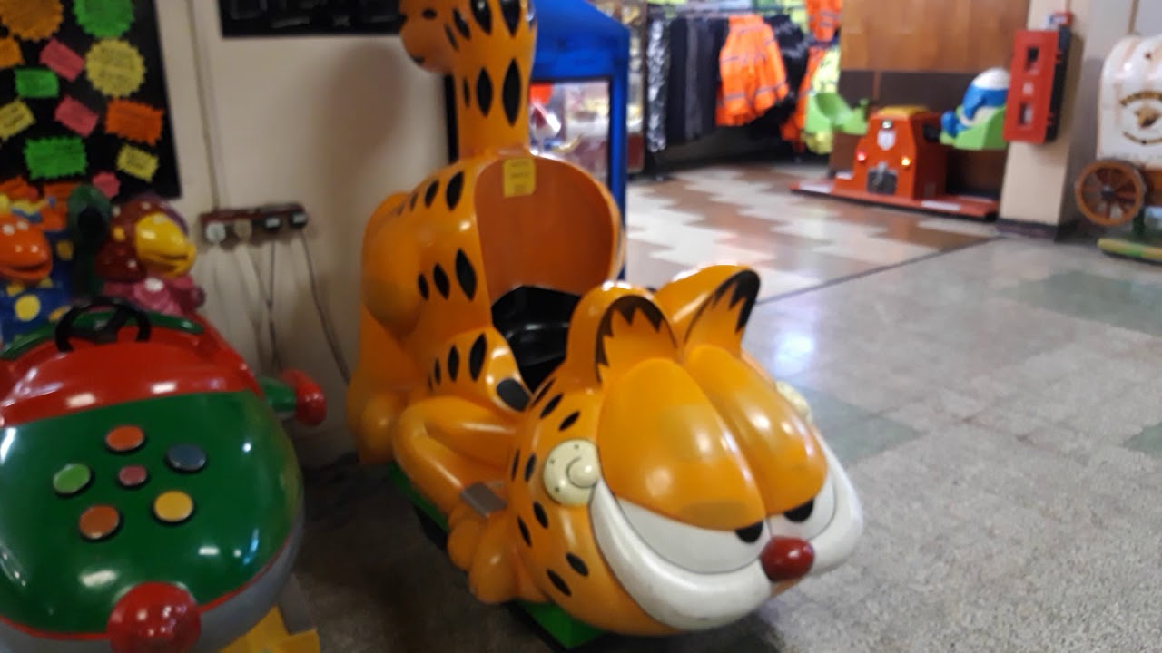 Jolly Roger Totally Garfield Kiddie Ride
