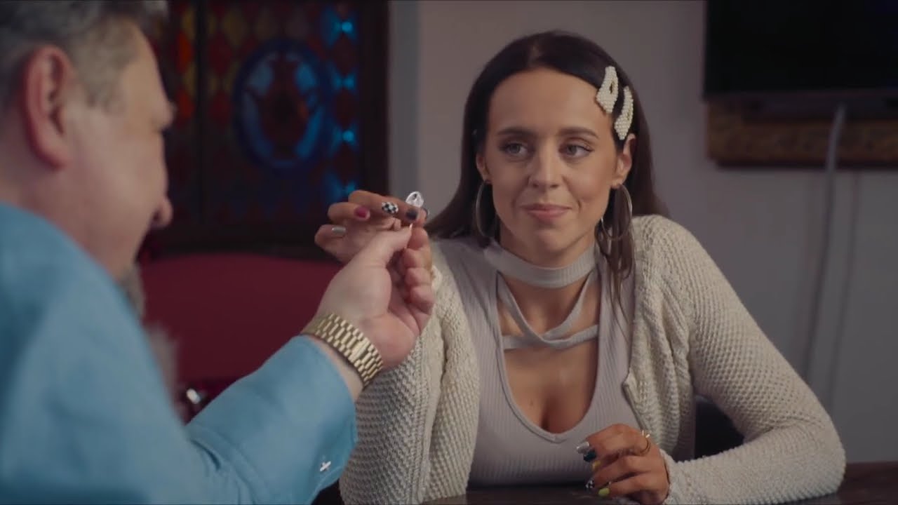 Monikai reikia meilės 2 sezonas 18 serija. Serialinis Sezonas