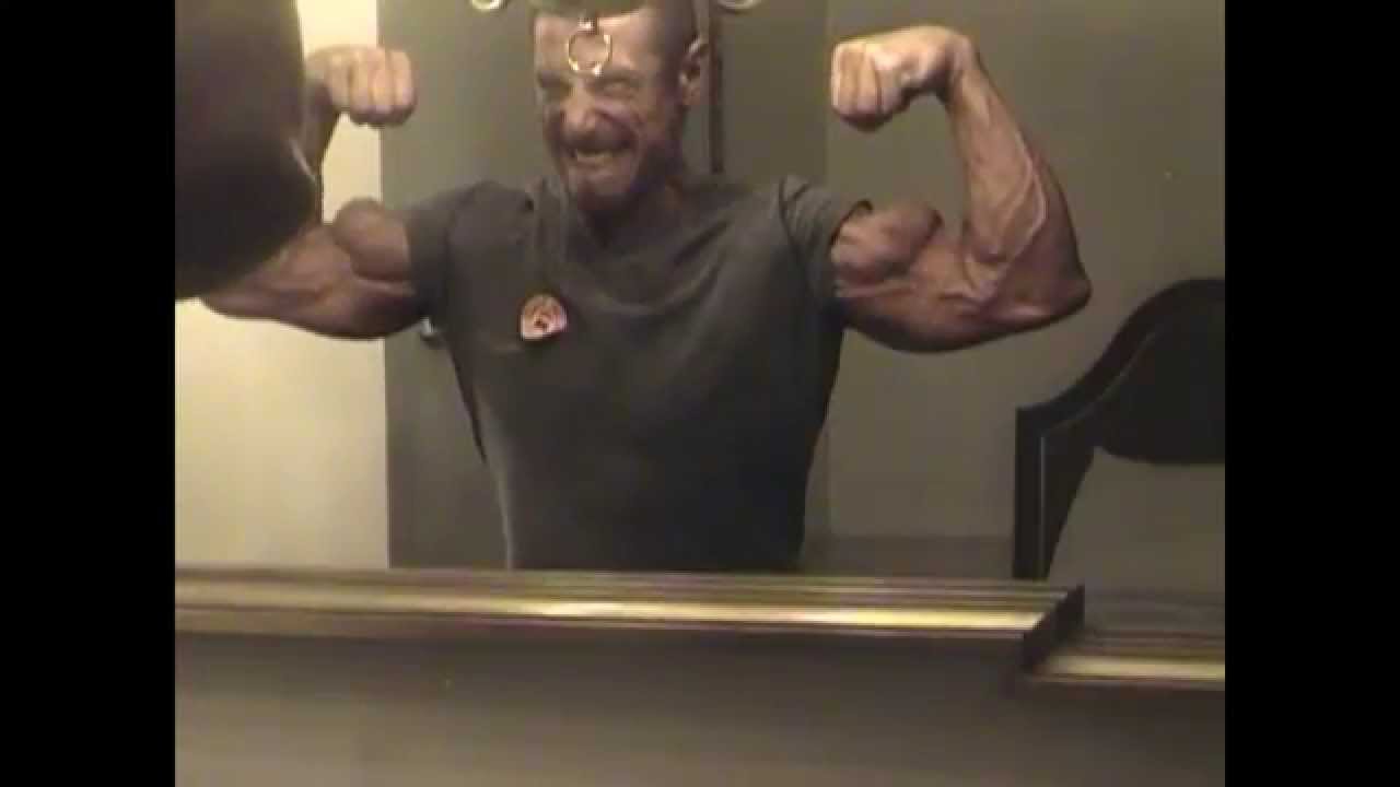 Mr. peak flex crazy biceps in the room before Olympia.Video by Big Steve San Diego USA