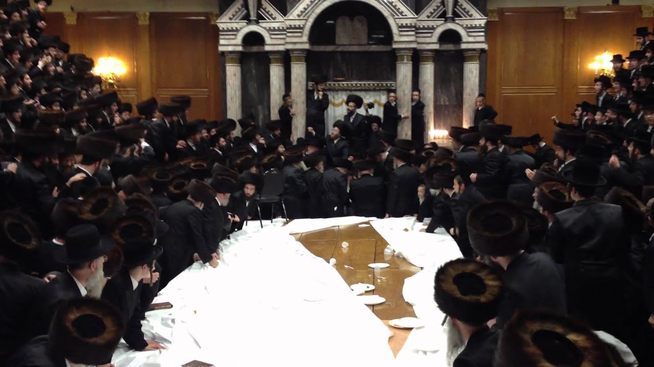 Sanz Klausenburg Rebbe by the Apple Tish Ne'eelas Ha'chag 5772