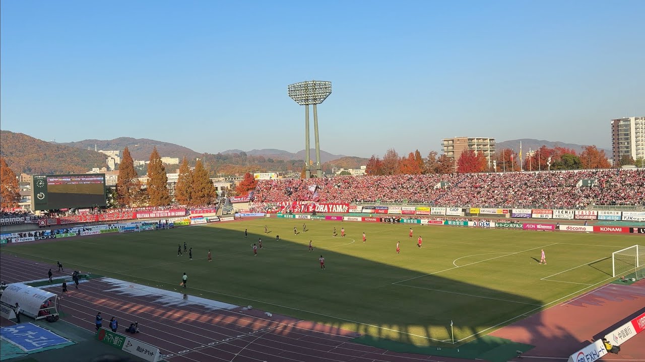 ホーム側ゴールの不具合で後半開始遅れる2025年11月30日(日) J1 ファジアーノ岡山 vs 浦和レッズ @ JFE晴れの国スタジアム