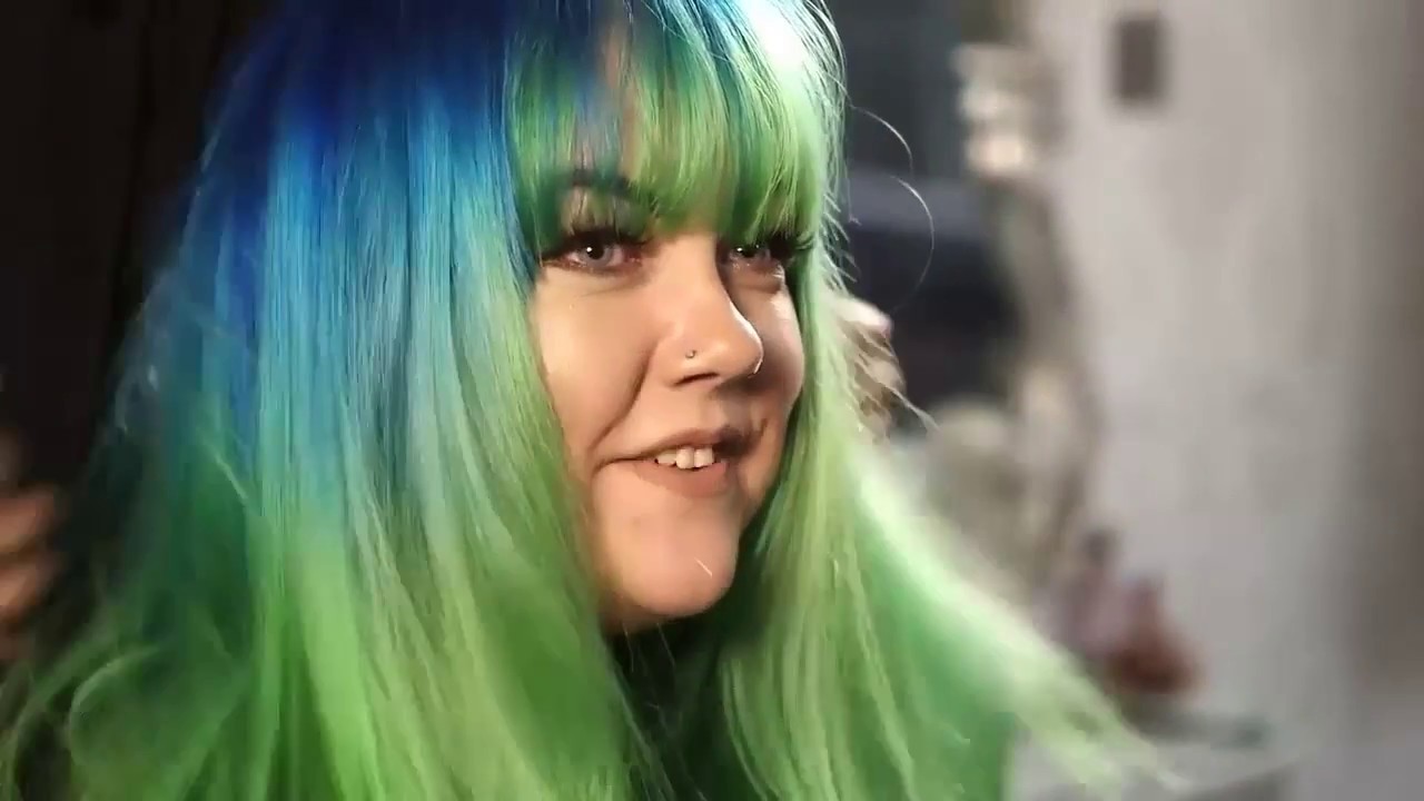 Cómo hacer un degradado de color en tu pelo con la línea Profesional de Manic Panic