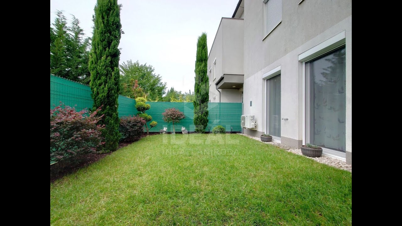 Győr, Ménfőcsanak, Ziegelwohnung im Erdgeschoss mit Garten zu verkaufen.