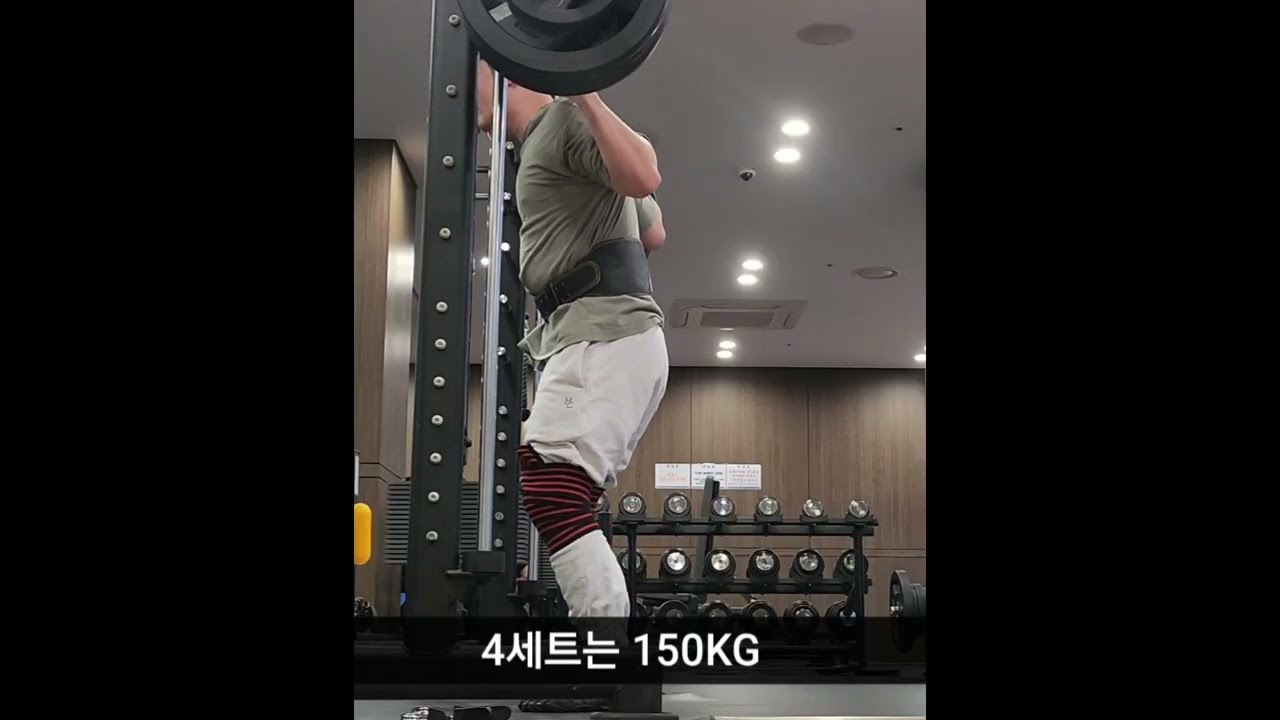 오늘은 아파트 헬스장에서 하체운동