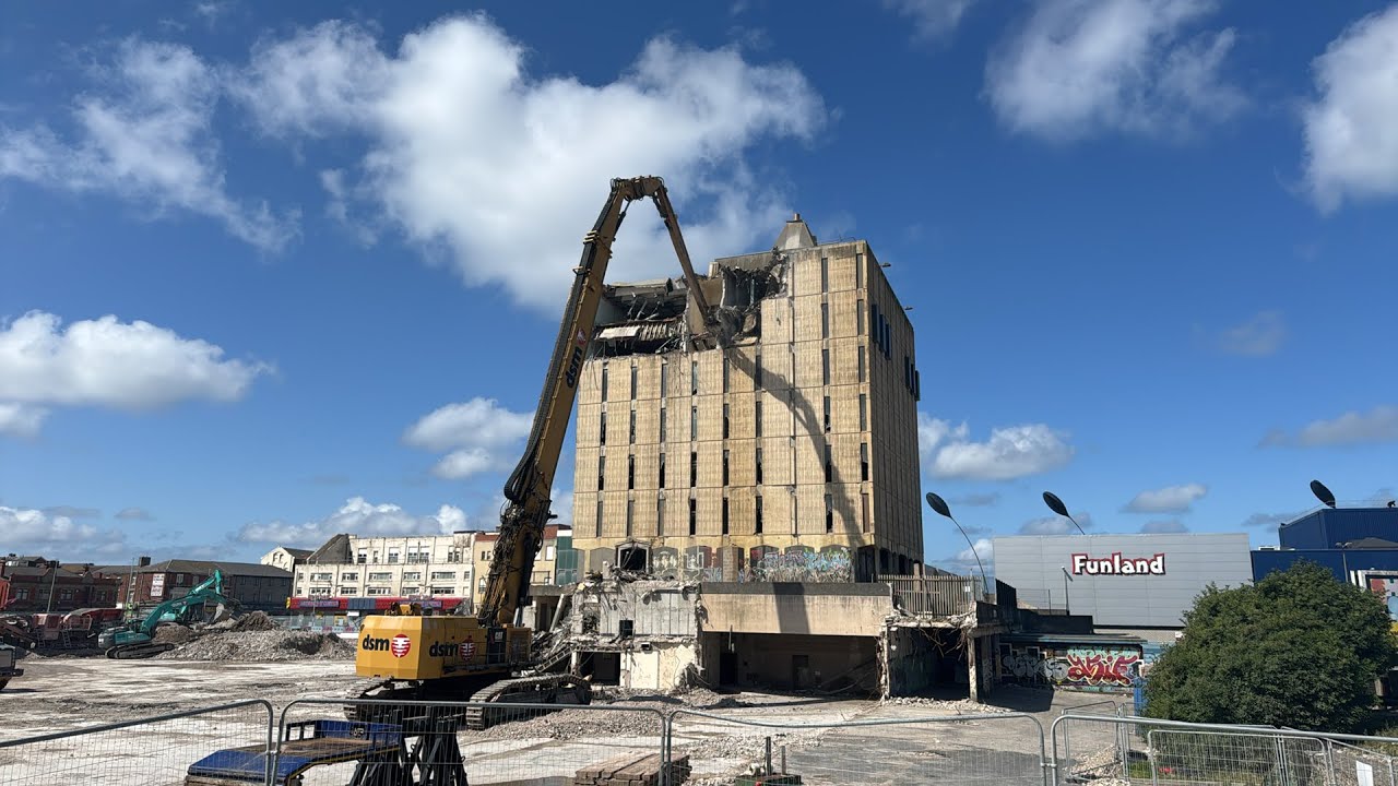 Blackpool Police Station Demolition LIVE!