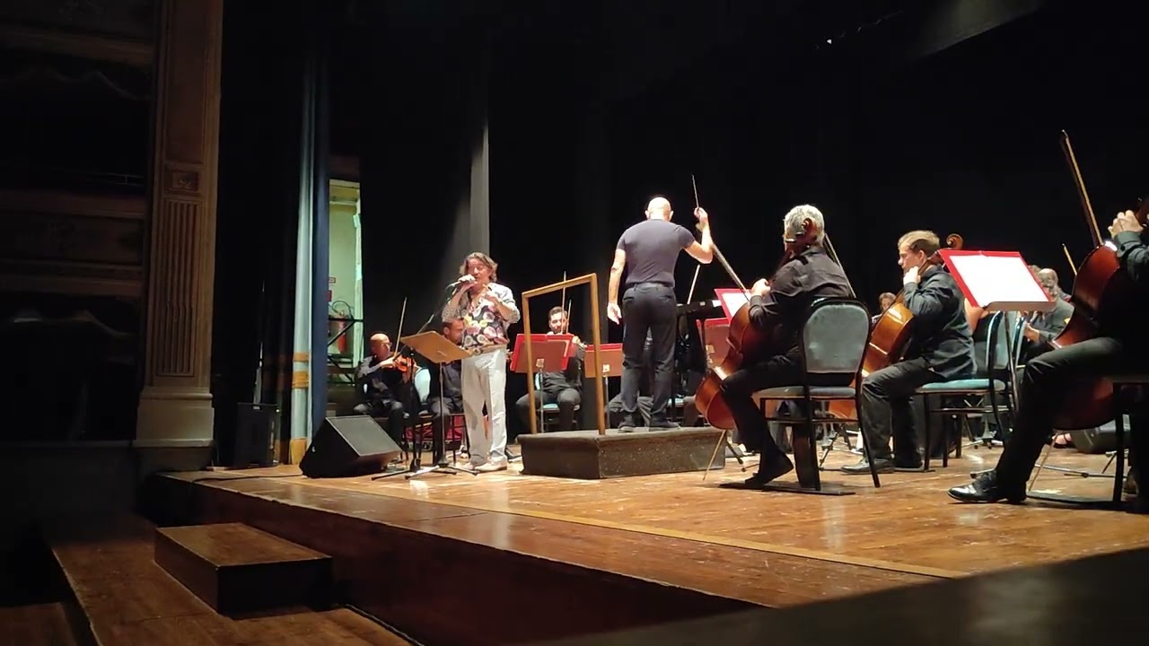 La donna riccia (Modugno)  canta Peppe Voltarelli con l'orchestra sinfonica di Sanremo