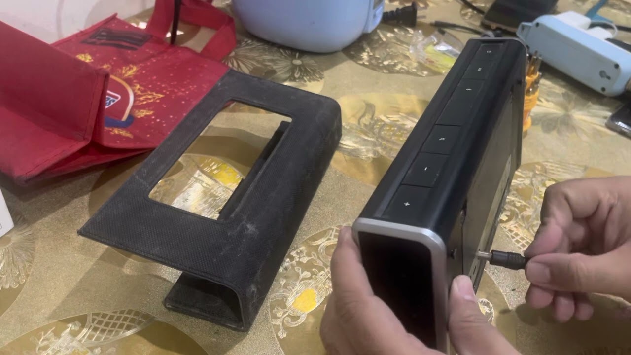 Bose Soundlink (Not powering on) Battery reset.