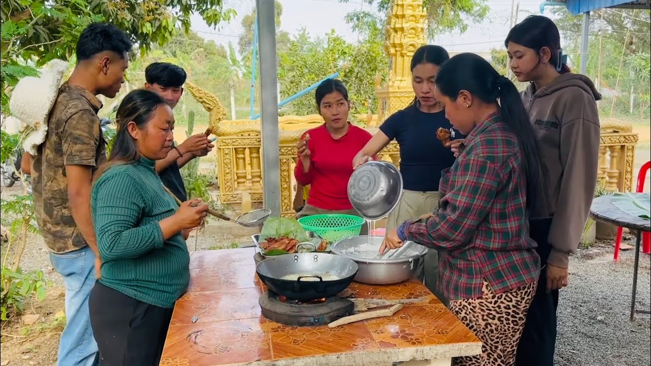 We’re spending the day with my sisters and nieces, frying up some delicious bananas and potatoes
