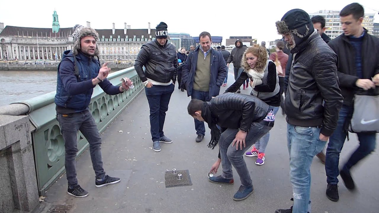 Gambling in front of House of Parliament in London