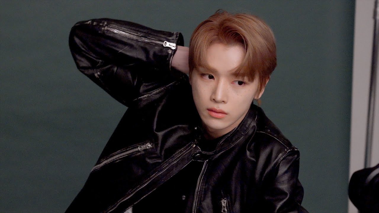 [N&rsquo;-186] 주근깨 찍은 보람이 있네요☺️ | atstar1 Photoshoot Behind