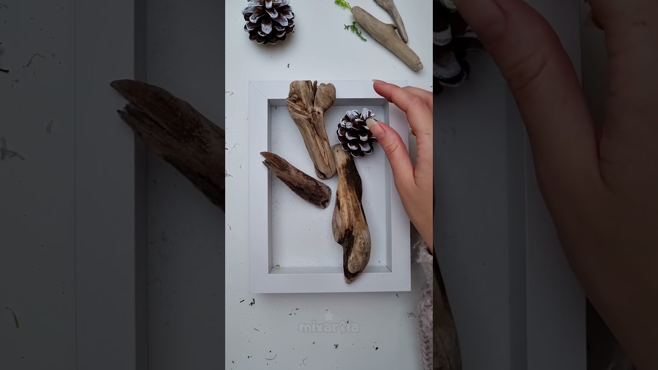Creating a simple winter inspired 3 coloured moss painting in a frame ☃️ 