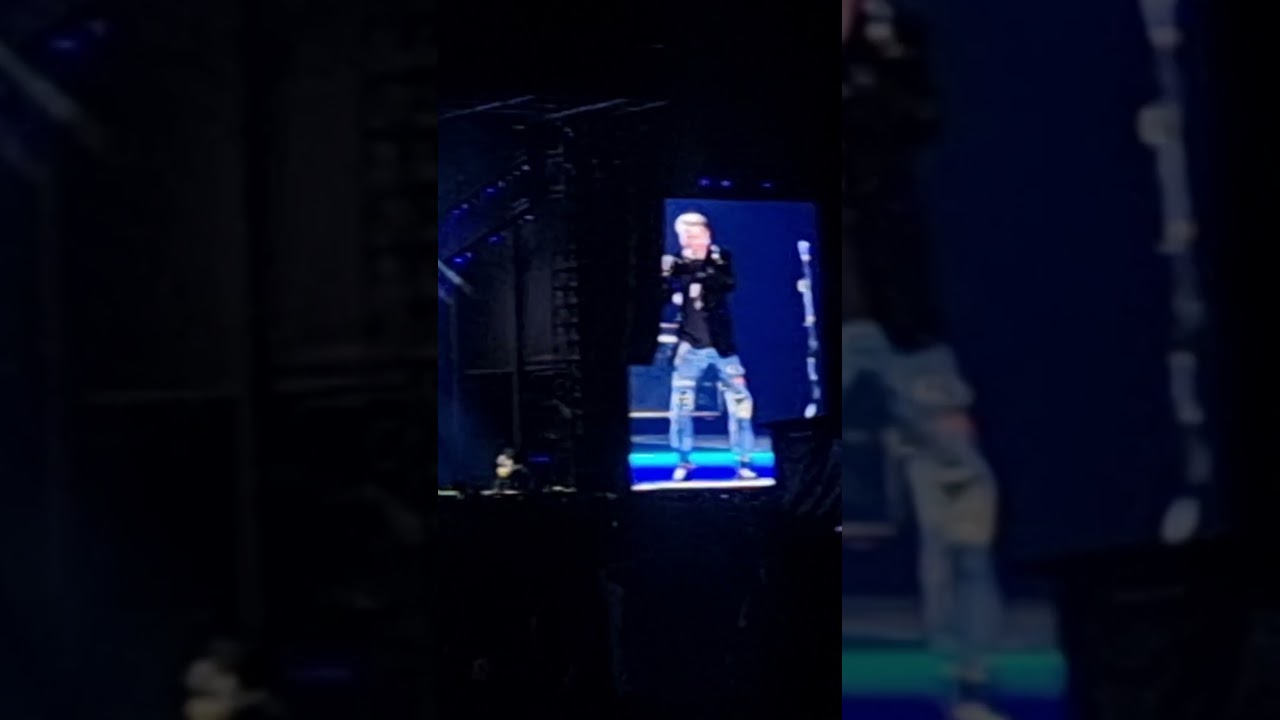 Guns N Roses - Don't Cry 04 - Accor Stadium - Sydney Australia - 27 Nov 2022