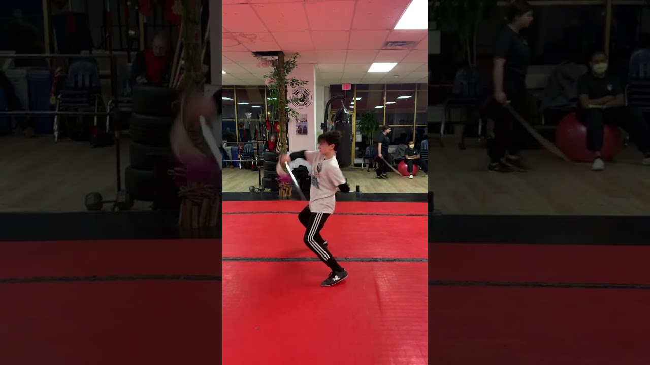 #美女 #武术 #教练 #美国 教学笔记：剑术动作 #kungfu #wushu #sword