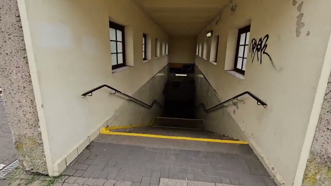 Fußgängertunnel am Ludwigsluster Bahnhof