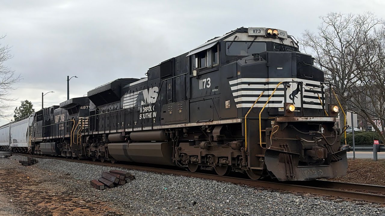NS 1173 leads a slow 15R and a good size train!! 1-22-2026