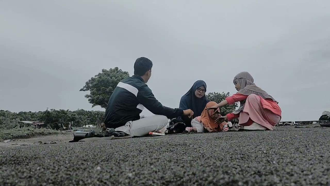 Family Time,, Izzah Refreshing Ke Pantai Tamarunang.