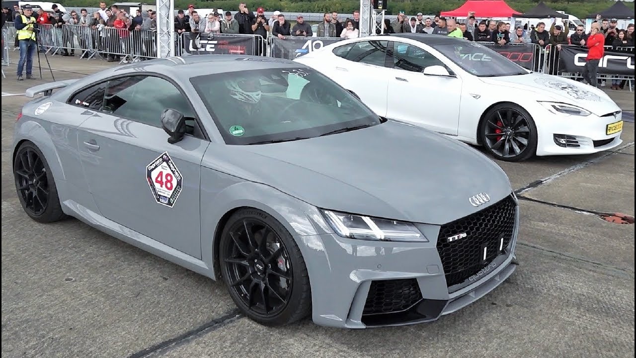Audi TT RS vs Tesla Model S P90D - Drag Race