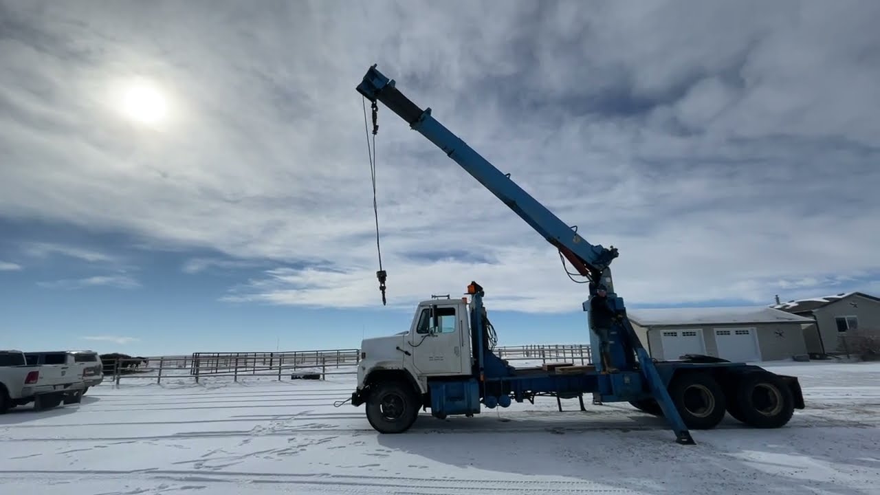 1984 International F2275 S Series Crane Truck