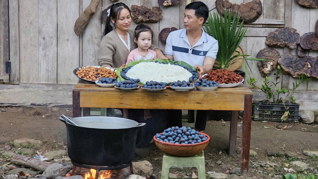 Sticky rice cooked with palm fruit - TAN Leaving the Farm