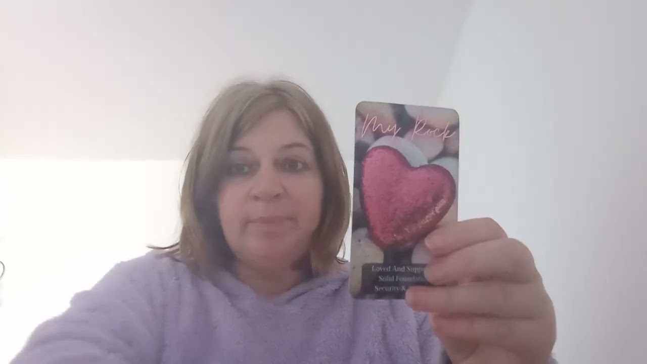 Da, să știi că ți-a primit mesajul! Și se gândește ce să facă să te dea pe spate!!