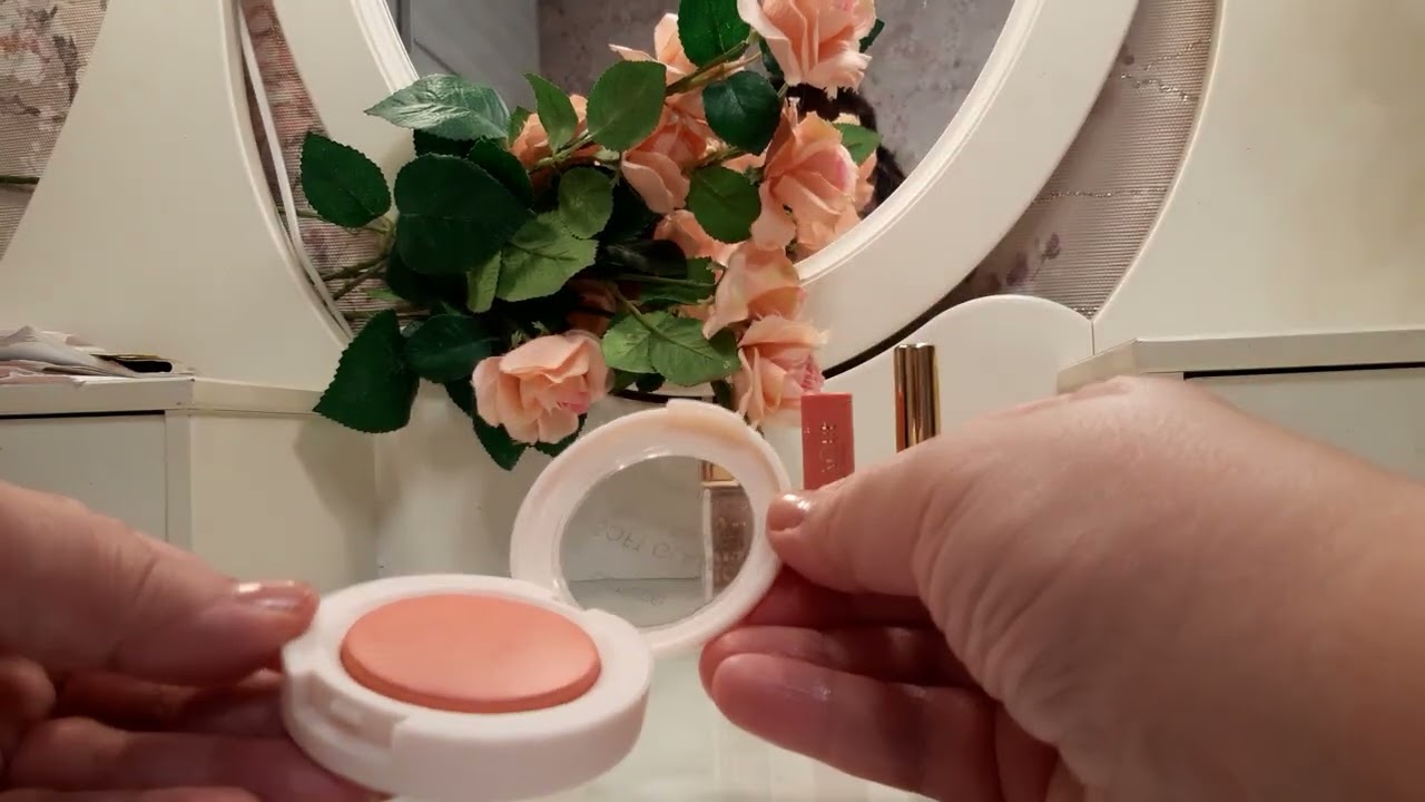 Покупки декоративной косметики в Подружке и в Улыбке Радуги.