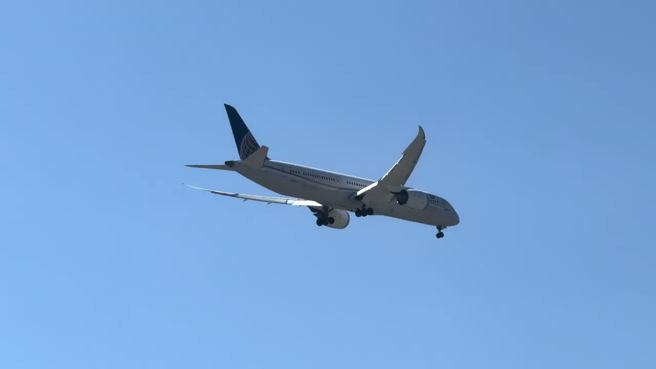 UA 2679 (N13954, EWR &rarr; LAX, 2025-10-08) [4K HDR]