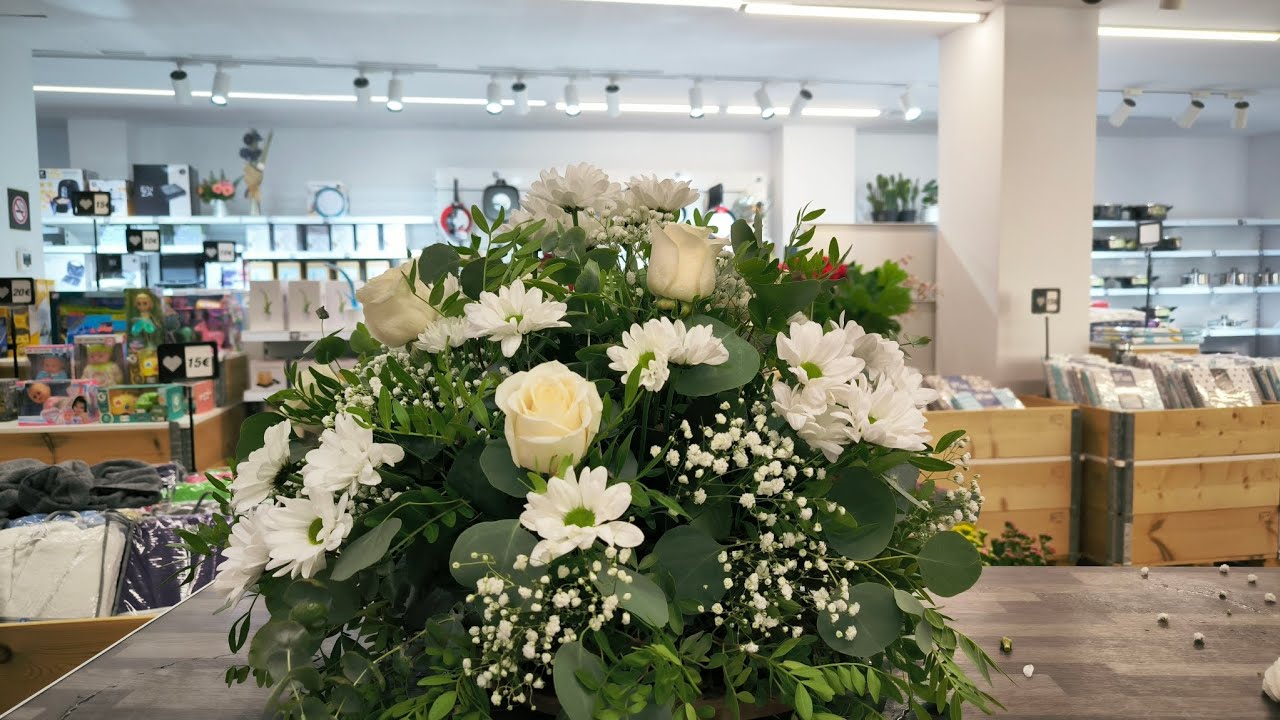 Como hacer Arreglo floral regalo, flores blancas variadas.