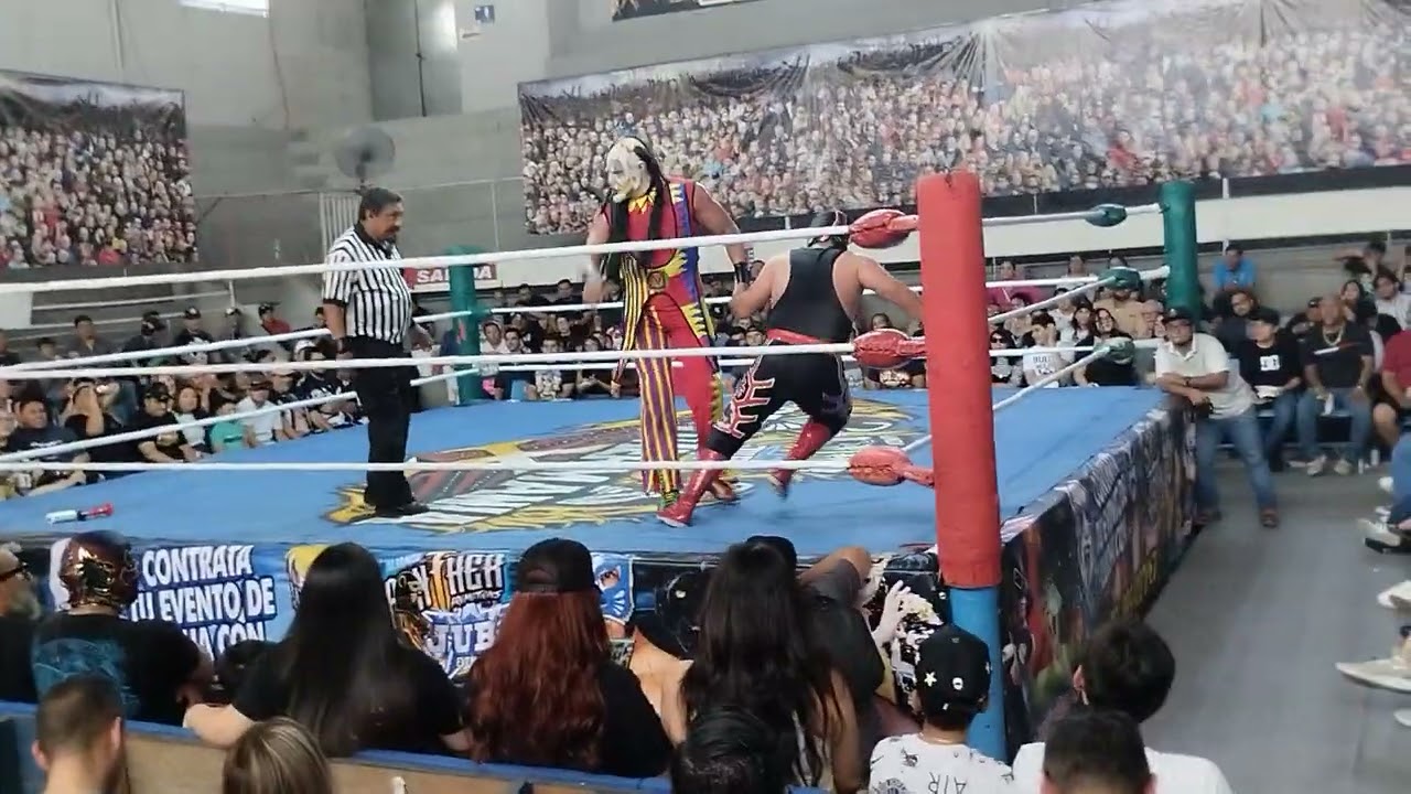 ASTERISCO JUNIOR VS MONSTER CLOWN 