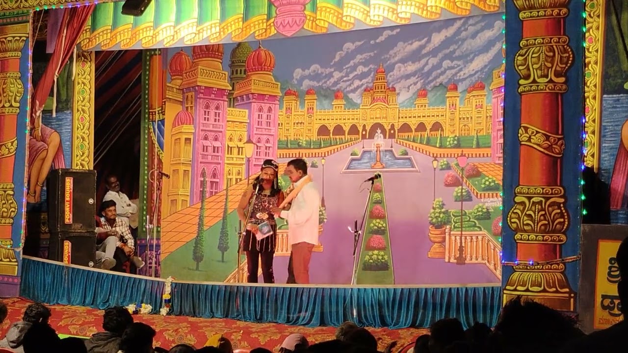 ನಮ್ಮರ ಗ್ರಾಮದೇವಿ  ಜಾತ್ರೇಲಿ   ನಡೆದ ನೀ  ನನ್ನ ಗಂಡ ಹೌದು ನಾನಿನ್ನ ಹೆಂಡತಿ ಅಲ್ಲ ನಾಟಕದ ದೃಶ್ಯ 