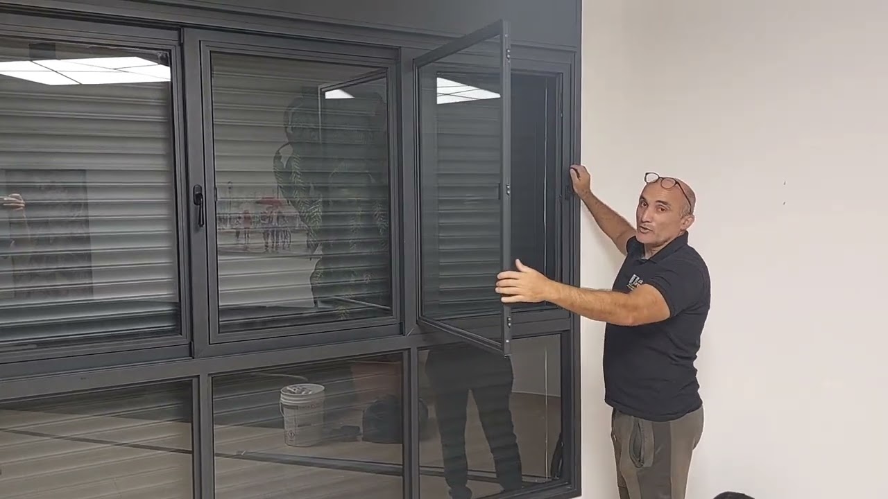 חלונות מג'יקליל 7500 גם הזזה וגם פתיחה לניקוי