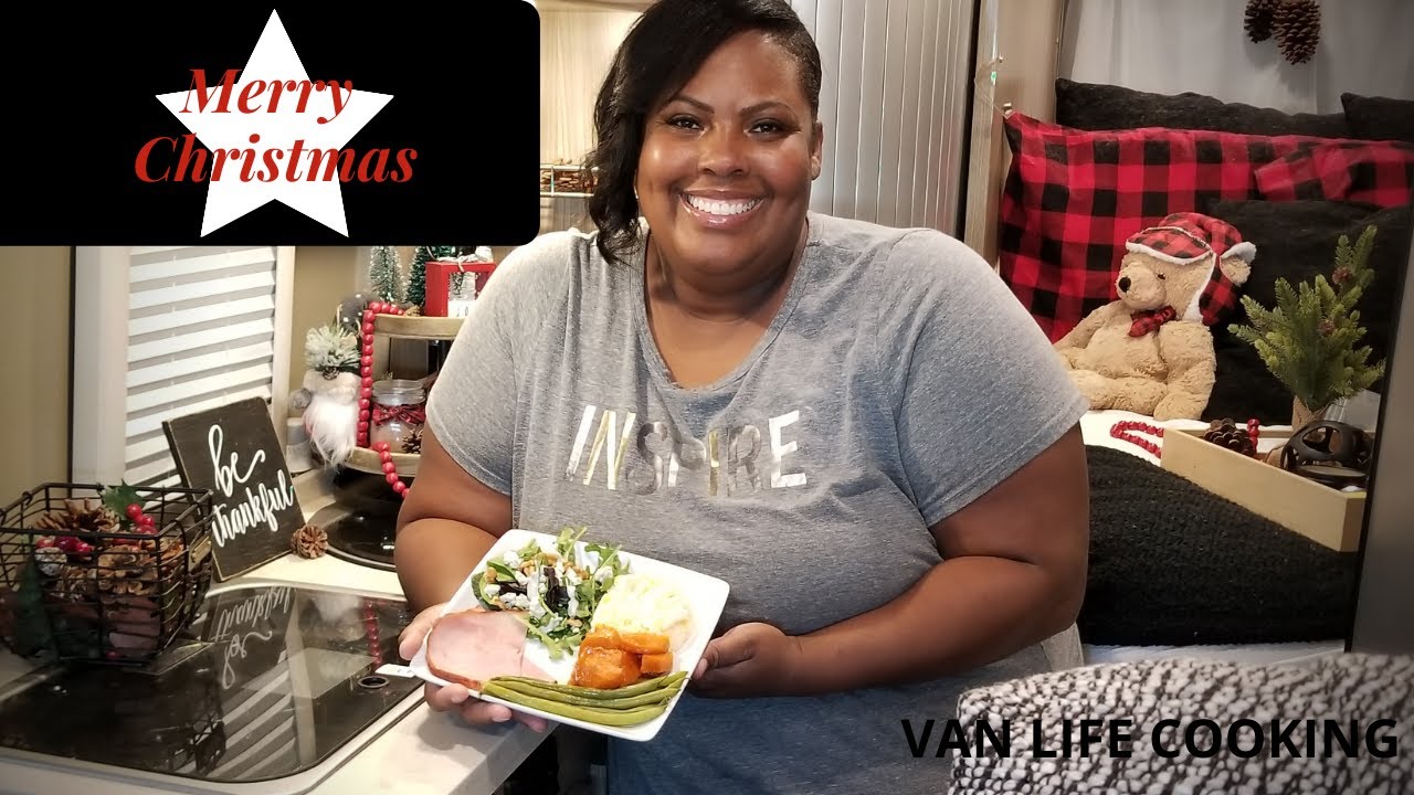 COOKING AN EASY CHRISTMAS DINNER IN MY VAN | VAN LIFE ❤ Merry Christmas!!!🎄