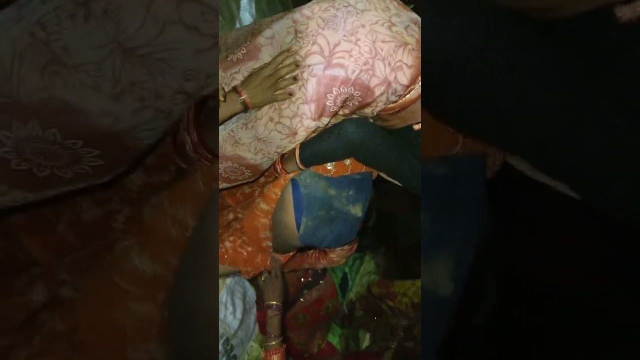 मेरे गांव की शादी की गौरैया लोट पोट