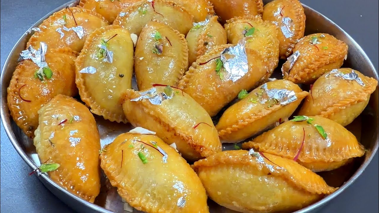 पारंपरिक गुजिया-खस्ता,रसीली व परफेक्ट,मजेदार स्वाद,तलते समय एक भी नहीं फटेगी-Crispy Gujia Recipe 🥳