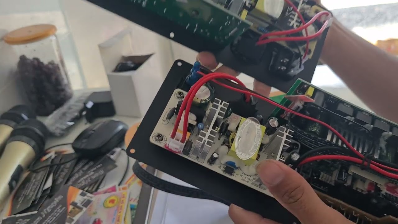 So s&aacute;nh tổng quan mạch k10+ với mạch k10 chữ v&agrave;ng