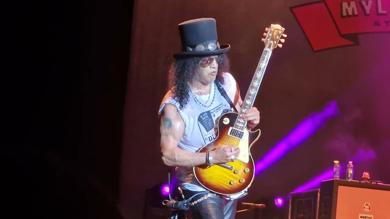 Slash feat Myles Kennedy and the Conspirators 