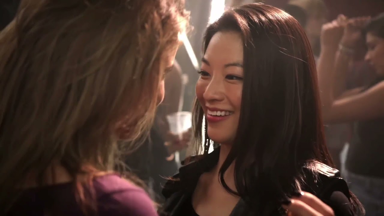 Malia and kira dance scene