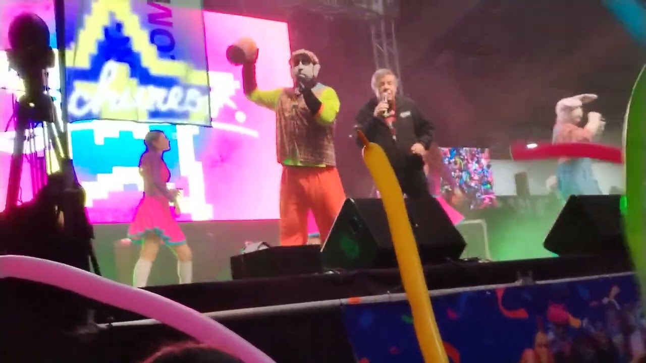 Cachureos en valdivia, salchicha con puré, 2024 