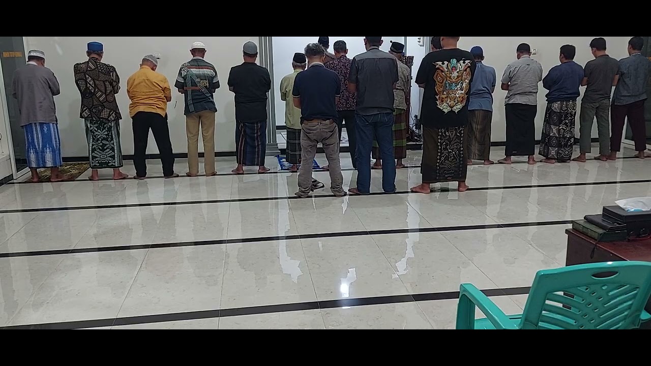 @Jamaah Magrib di Mazjid Rest Area 24 jam Mazjid Haji Alabror Kab.Pati jl.raya pati_Kudus km.4 Pati