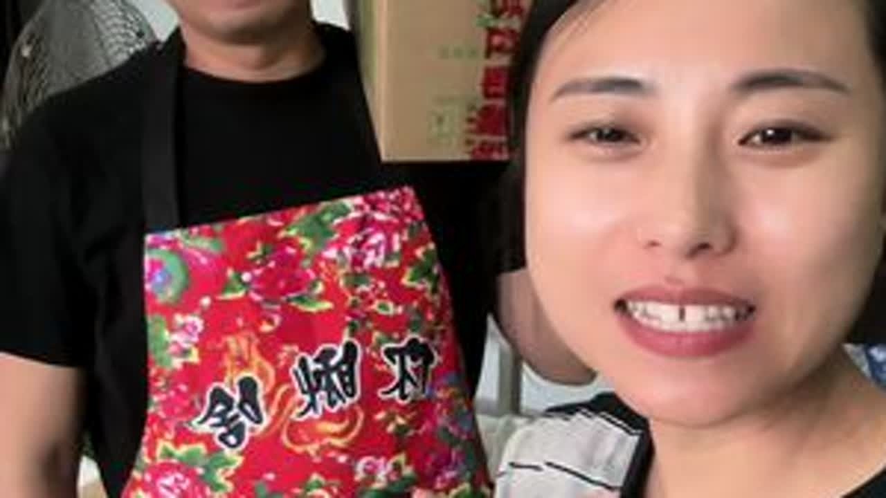 我和刘宝家乡的玉米面条，老百姓放心的玉米面条，今天没赶上直播的来捡漏吧，这两天我们也在找货，没有合适的，运费太低了！感谢大家支持！#三农#记录卡车生活#记录夫妻生活#夫妻日常 #日常vlog @...