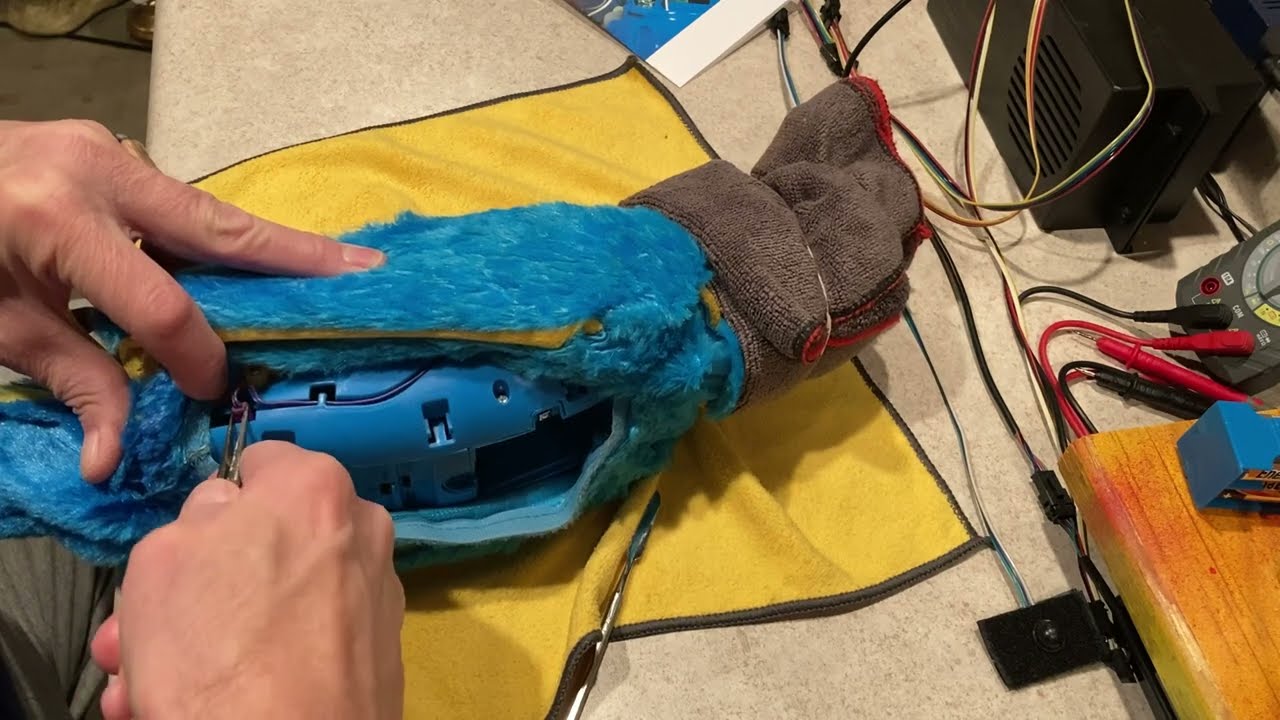 FurReal Friends Squawkers McCaw Parrot Installing Squawker Talker Board Part 4
