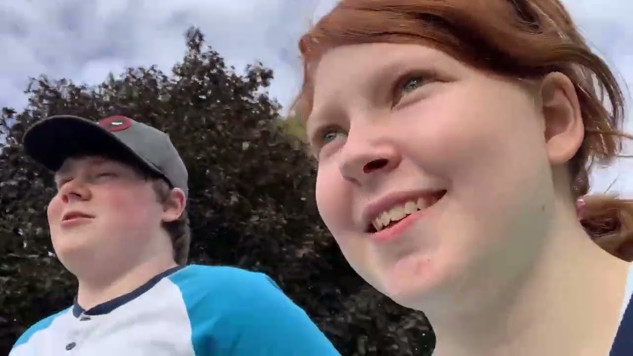 Walking to the bus 😂🚏🚌