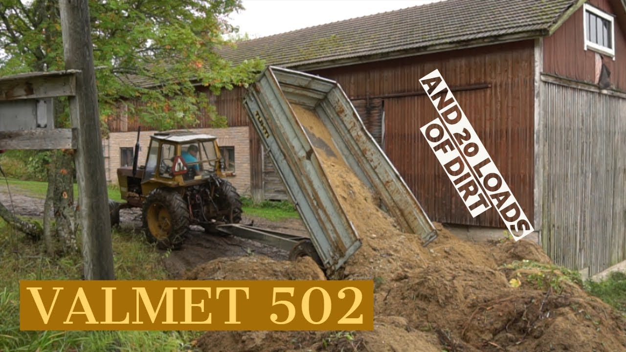 VALMET 502 -tractor hauls dirt with Tuhti trailer