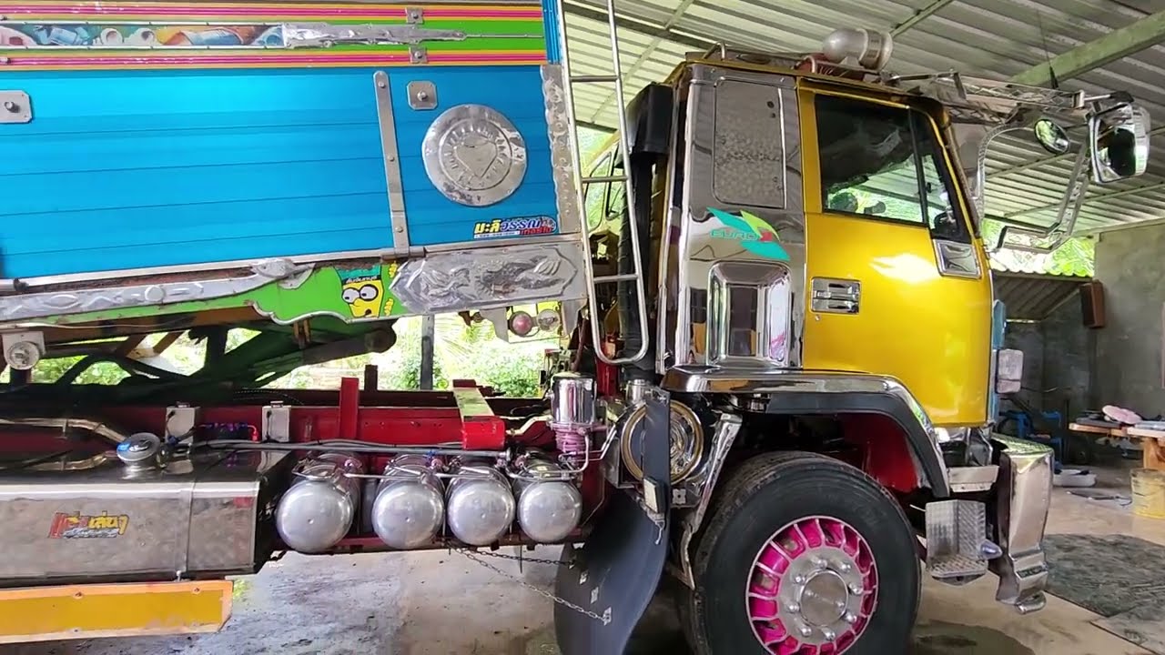 คัสซีหน้ายาวคันแรกในไทยหกล้อวางเครื่อง 6uz 380 แรงม้า Dump Truck