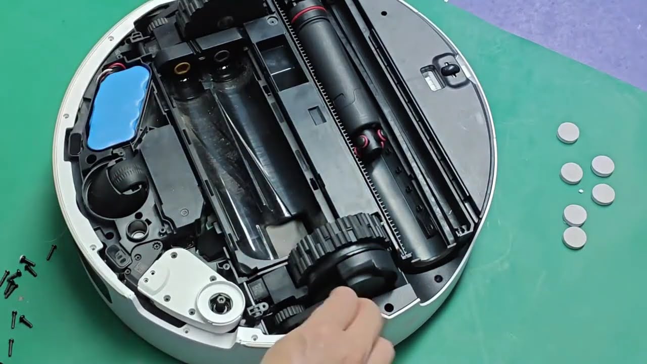 How to open the cover of the Aqua10 Ultra Roller from Dreame#vacuumcleaner #shorts