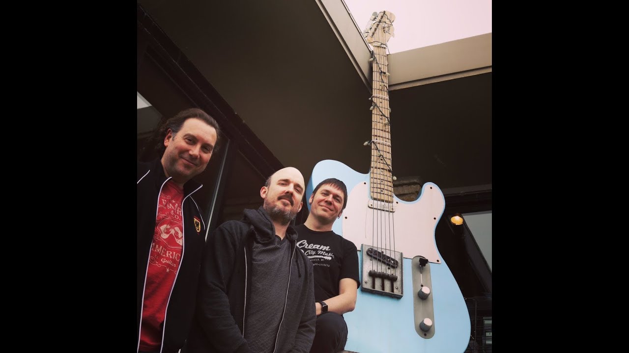 CREAM CITY MUSIC: A Tale Of Two (Really Big) Guitars