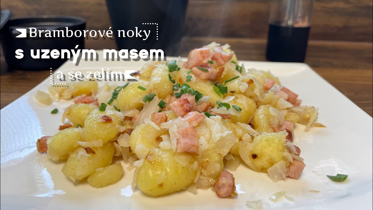 Bramborové noky s uzeným masem a zelím oběd nebo večeře, s