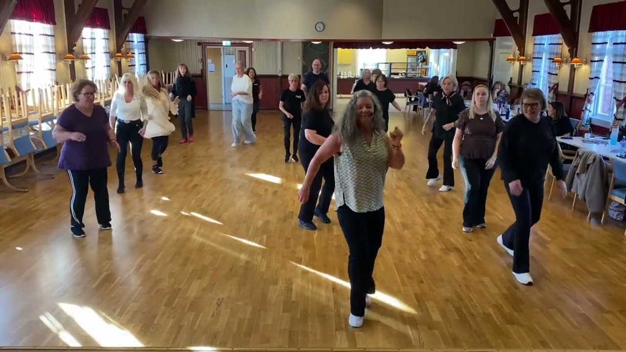 Stylin’ hos Off The Line