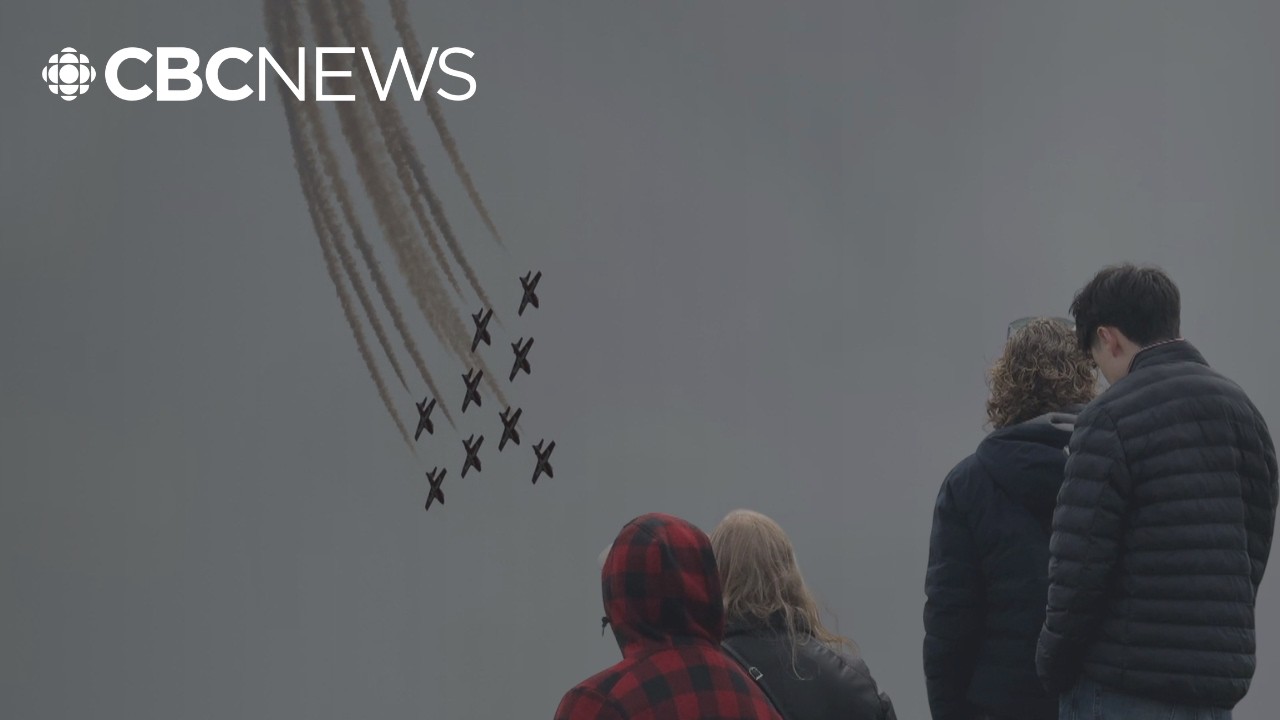 В долине Комокс начались ежегодные тренировки пилотажной группы Snowbirds по высшему пилотажу.